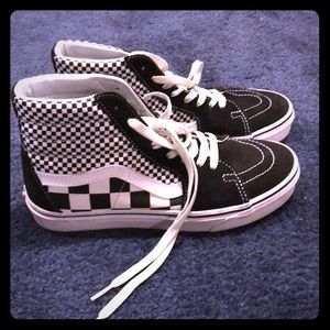 Men’s sk8 hi checkered vans 7.5. Like new!